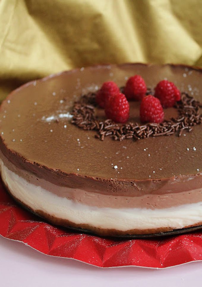 Una foto de Tarta de tres chocolates