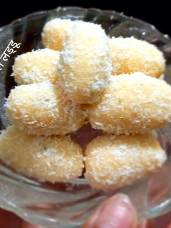 इंस्टेंट नारियल लड्डू (Instant Nariyal laddu recipe in Hindi) रेसिपी मुख्य फोटो