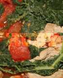 Lá bí xanh hay đỏ xào cà chua, thịt