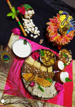 व्रत फलाहारी थाली/जन्माष्टमी स्पेशल थाली रेसिपी मुख्य फोटो