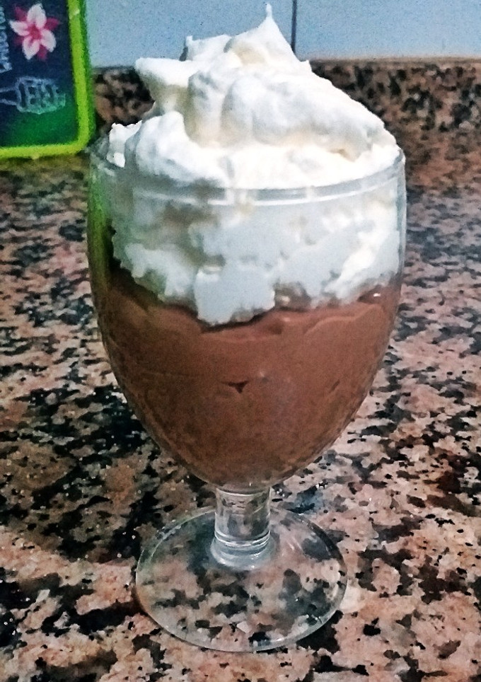 Una foto de Crema de chocolate con nata