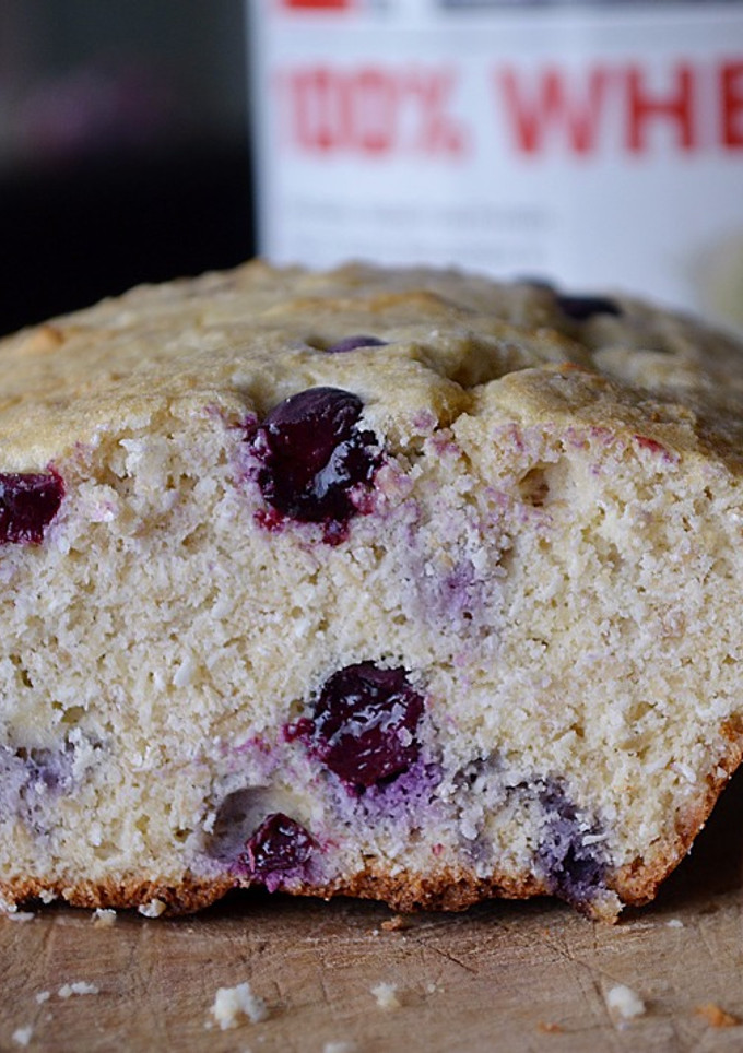 Una foto de Receta fácil de budín de arándanos