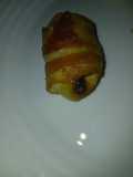 Aszalt áfonyával töltött csirkemell baconos bundában