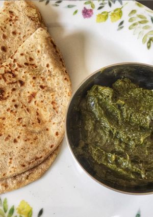A picture of Spinach Saag.
