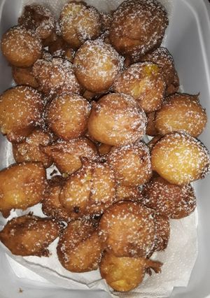 Una foto de Buñuelos de pera y banana 😋