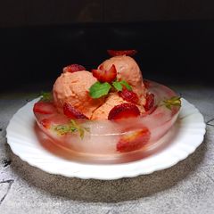 A picture of Strawberry Ice Cream.