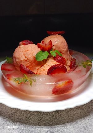 A picture of Strawberry Ice Cream.