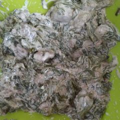 A picture of Spinach and chicken liver salad.