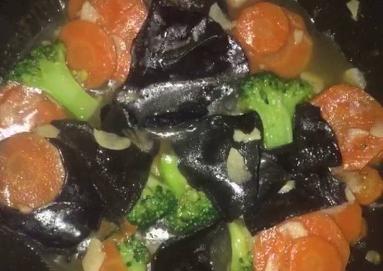 Resep Tumis Sayur Sehat (Brokoli, Wortel, Jamur kuping) yang Enak Banget