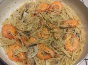 Una foto de fideo con almeja