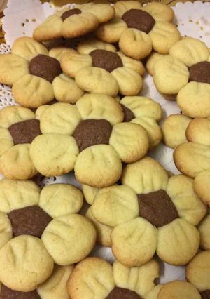 Foto di Biscotti fiore bicolore