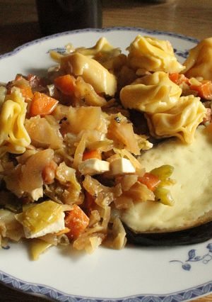 Una foto de Pastasalad, con tortelinis 5 quesos + troós