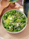 Ensalada de canónigos con uva y queso feta