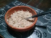Una foto de risotto al vino tinto