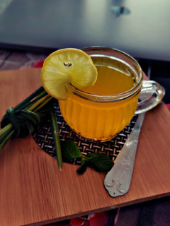 હર્બલ ટી(Herbal tea recipe in gujarati) રેસીપી મુખ્ય ફોટો