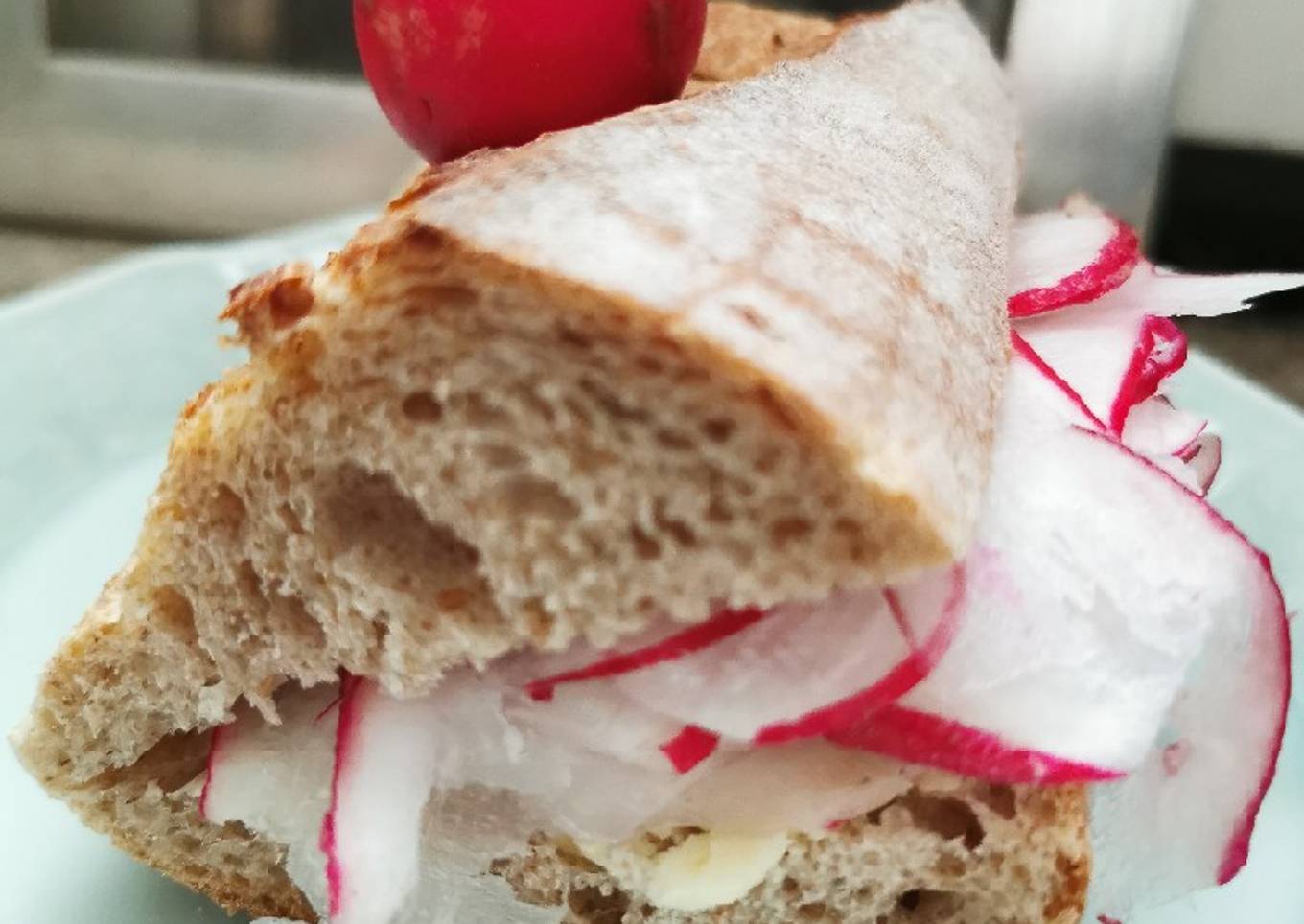 Sándwich de rábano y mantequilla salada