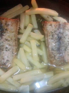 Una foto de Salmón provenzal