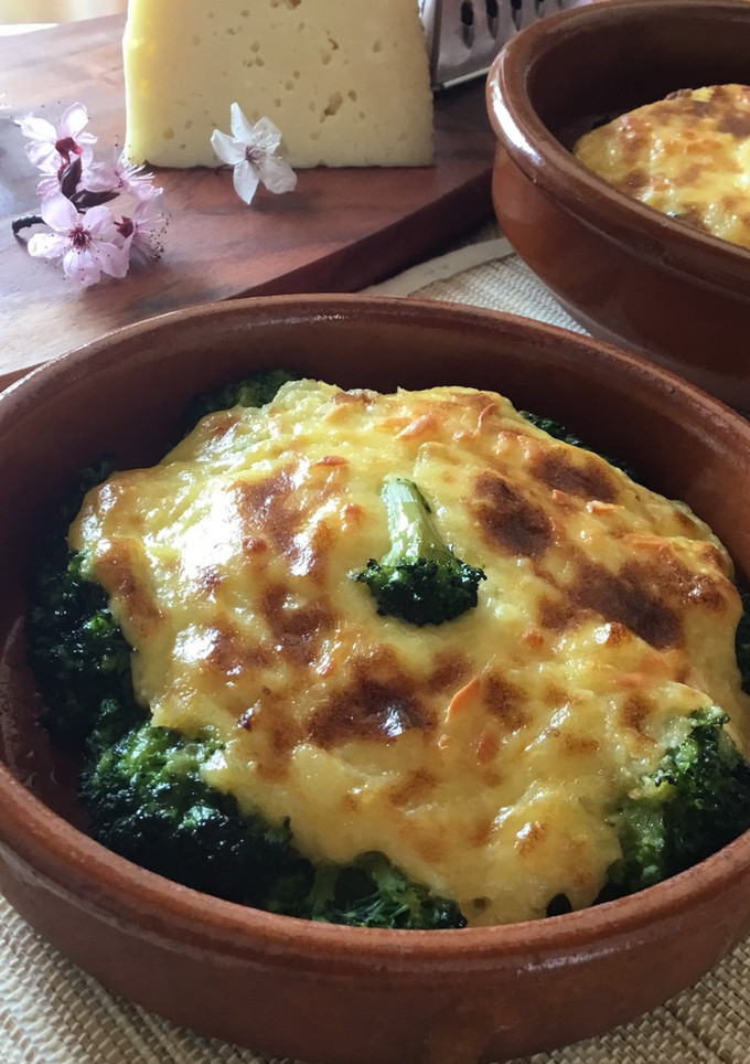 Una foto de Brócoli gratinado