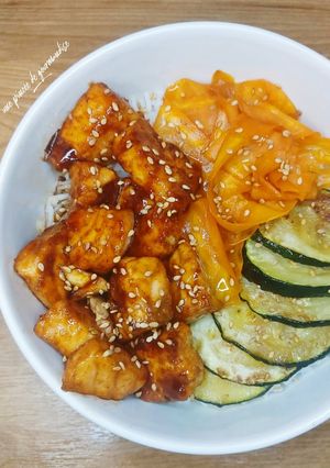 Une photo de Saumon à l asiatique et ses légumes