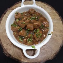 A picture of Soya manchurian with gravy.