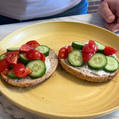 A picture of Bagel with Tomato and Cucumber🥯🥒🍅.