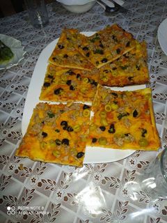صورة لوصفة بيتزا كاري بالطون