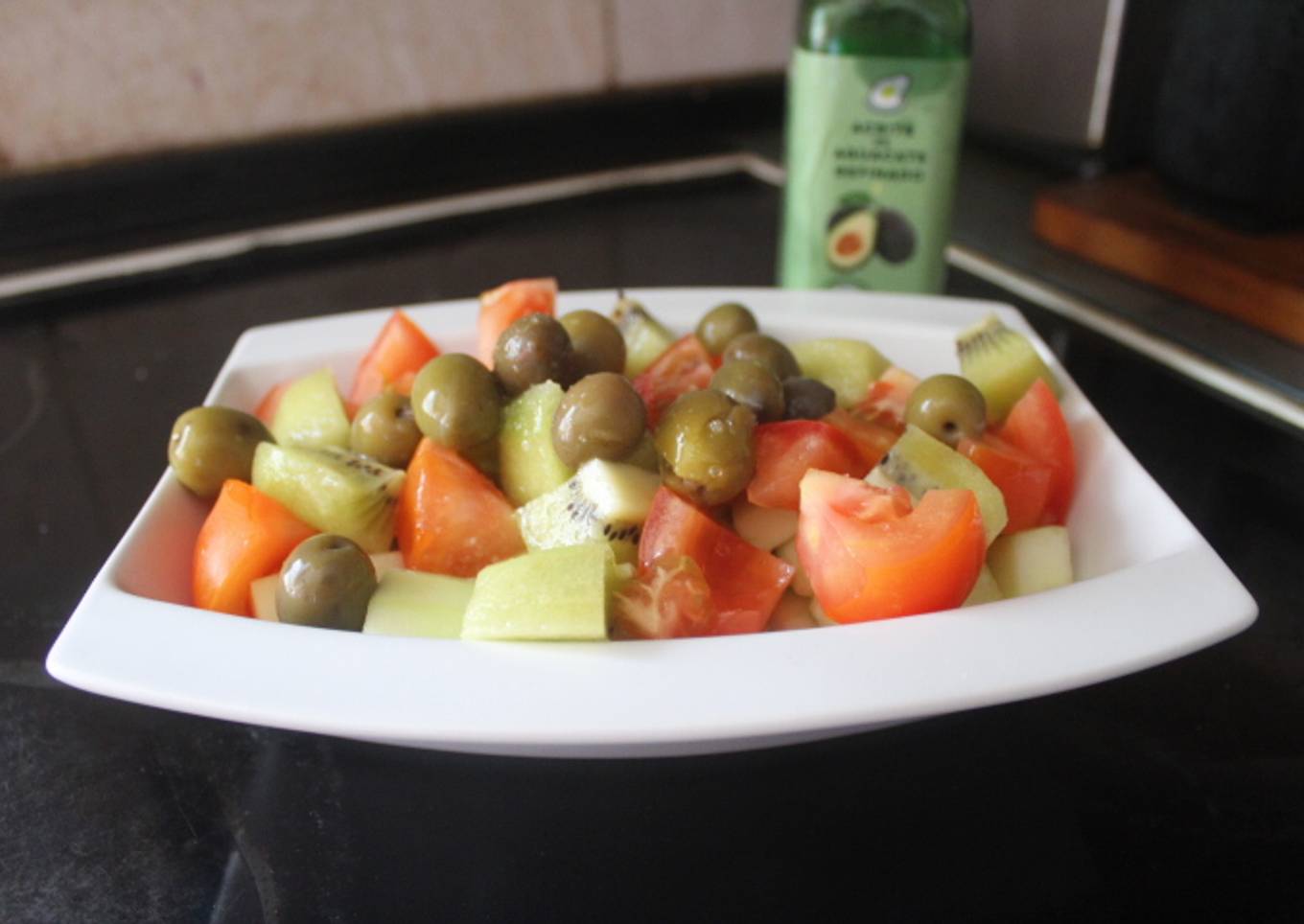 Ensalada de pepino, kiwi y tomate