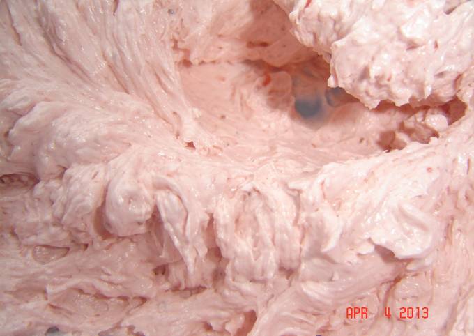 Strawberry buttercream frosting