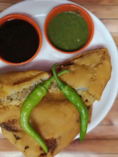 आलू ब्रेड पकौड़ा (Aloo Bread Pakoda recipe in Hindi) रेसिपी मुख्य फोटो