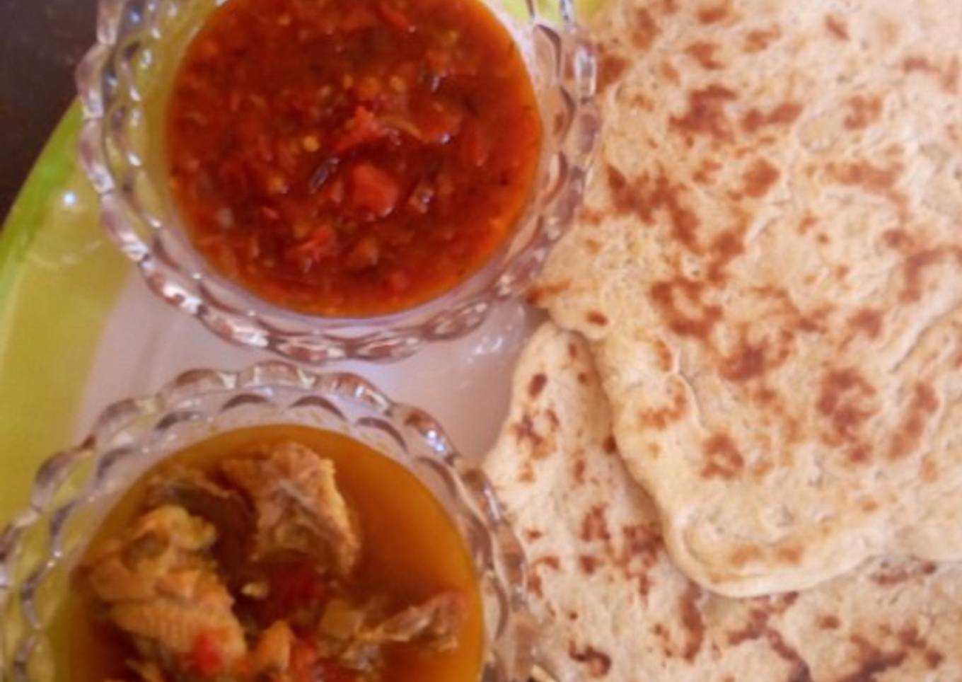 NAAN bread with souce and pepper soup