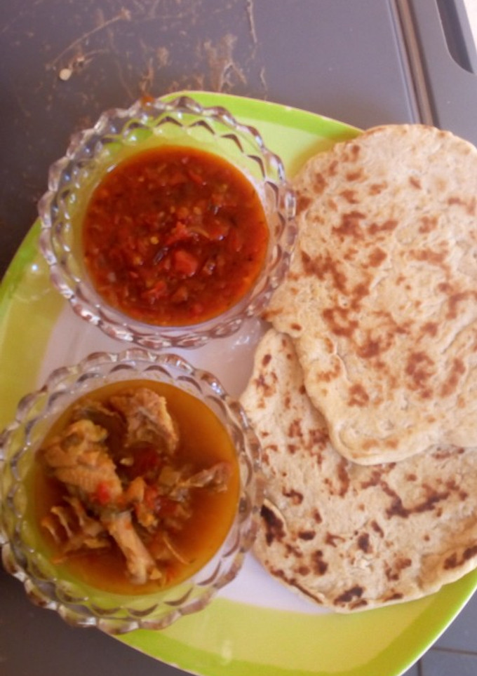 A picture of NAAN bread with souce and pepper soup.
