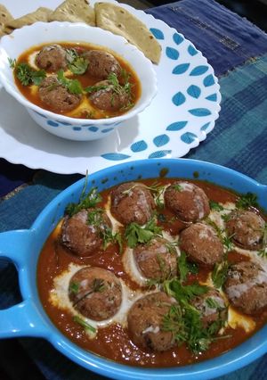 A picture of Paneer kofta in tomato gravy.