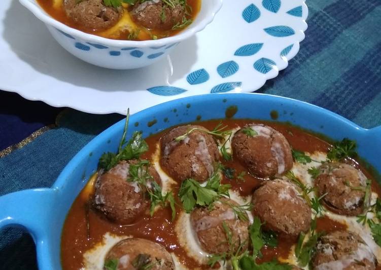 Recipe of Any-night-of-the-week Paneer kofta in tomato gravy