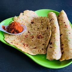 A picture of Lauki Paratha.