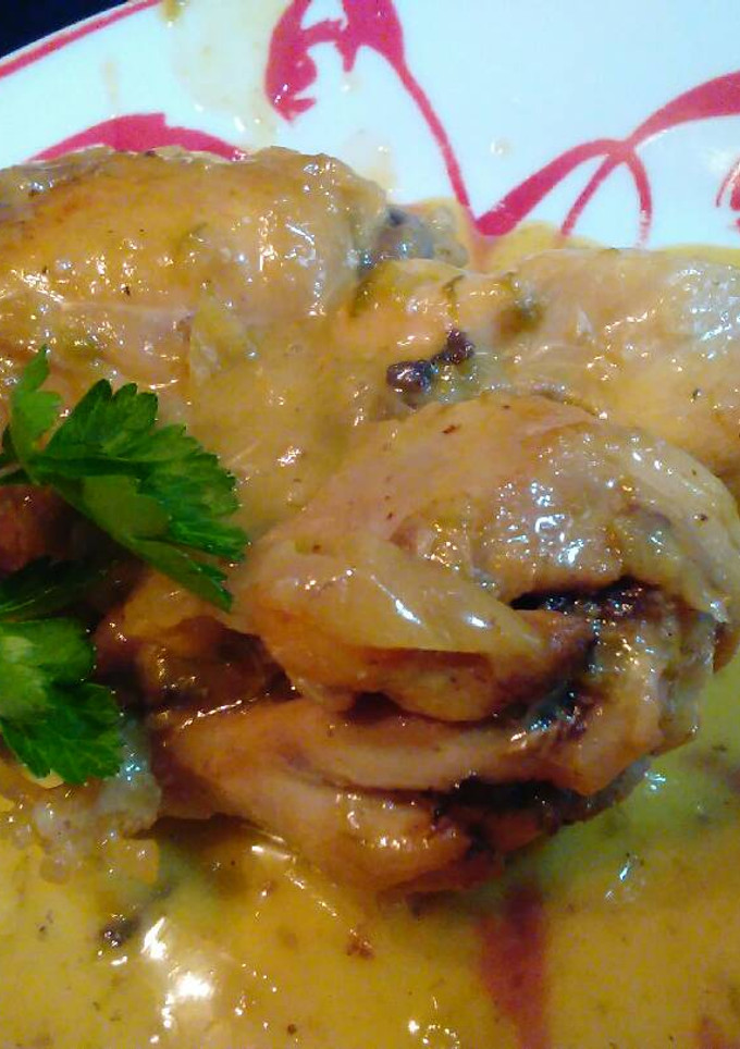 Una foto de Pollo al vino blanco