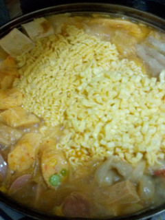 【味王泡麵創意秀】味王泡麵創意秀 墨西哥香辣泡菜鍋 的食譜成品照片