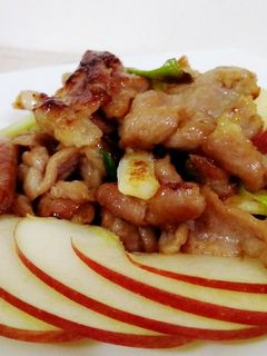 蘋果炒梅花肉 的食譜成品照片