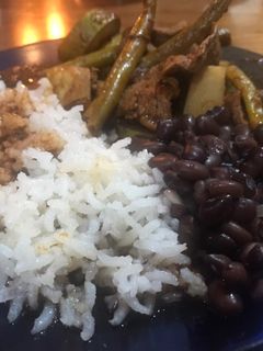 Una foto de Bistec en salsa de chile pasilla