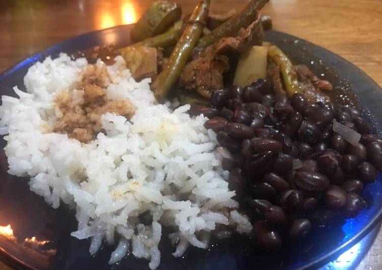 Bistec en salsa de chile pasilla