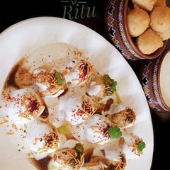 A picture of Dahi Vada.