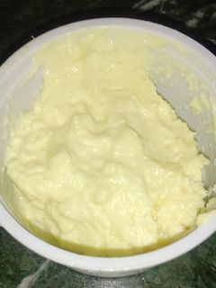 होम मेड बटर (homemade butter recipe in Hindi) रेसिपी मुख्य फोटो
