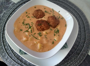 Krumplifőzelék klasszikus fasírttal recept fotója