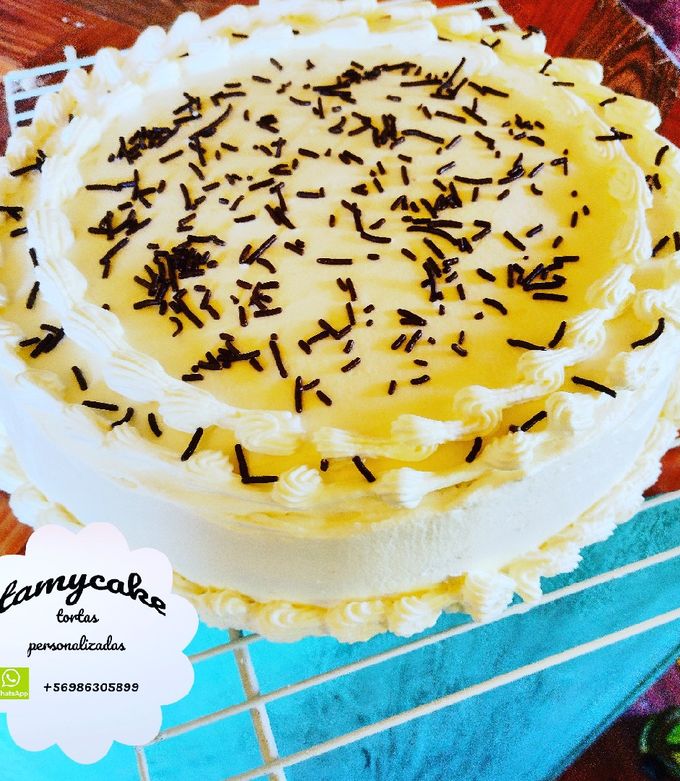 Una foto de Torta manjar durazno