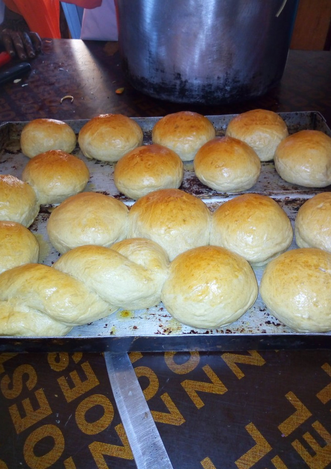 A picture of Bread roll.