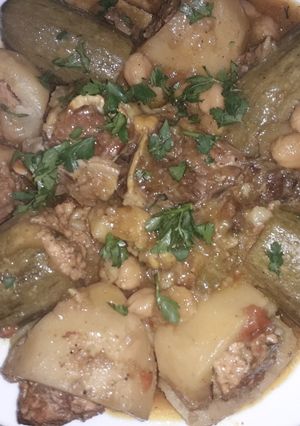 صورة لوصفة البطاطا والكوسا محشية مرقة بالحمص