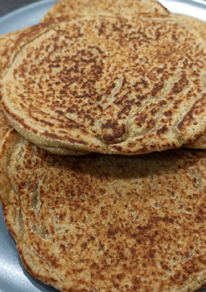Una foto de Tortitas de avena y plátano 🍌🍯