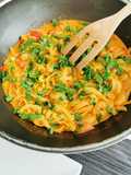 Tagliatelle cu creveți, sos de roșii și coniac