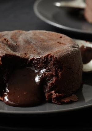 A picture of Choco lava biscuit cake.