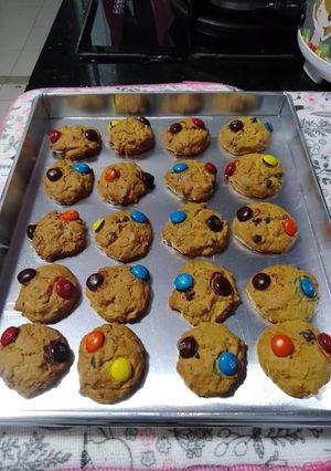 A picture of Choc Chip Cookie with M&M.