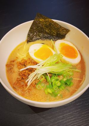Hình của món Ramen kiểu... nhà có gì nấu nấy.